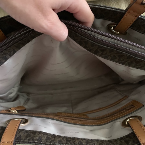 Michael Kors Large Tote Purse - Picture 4 of 5